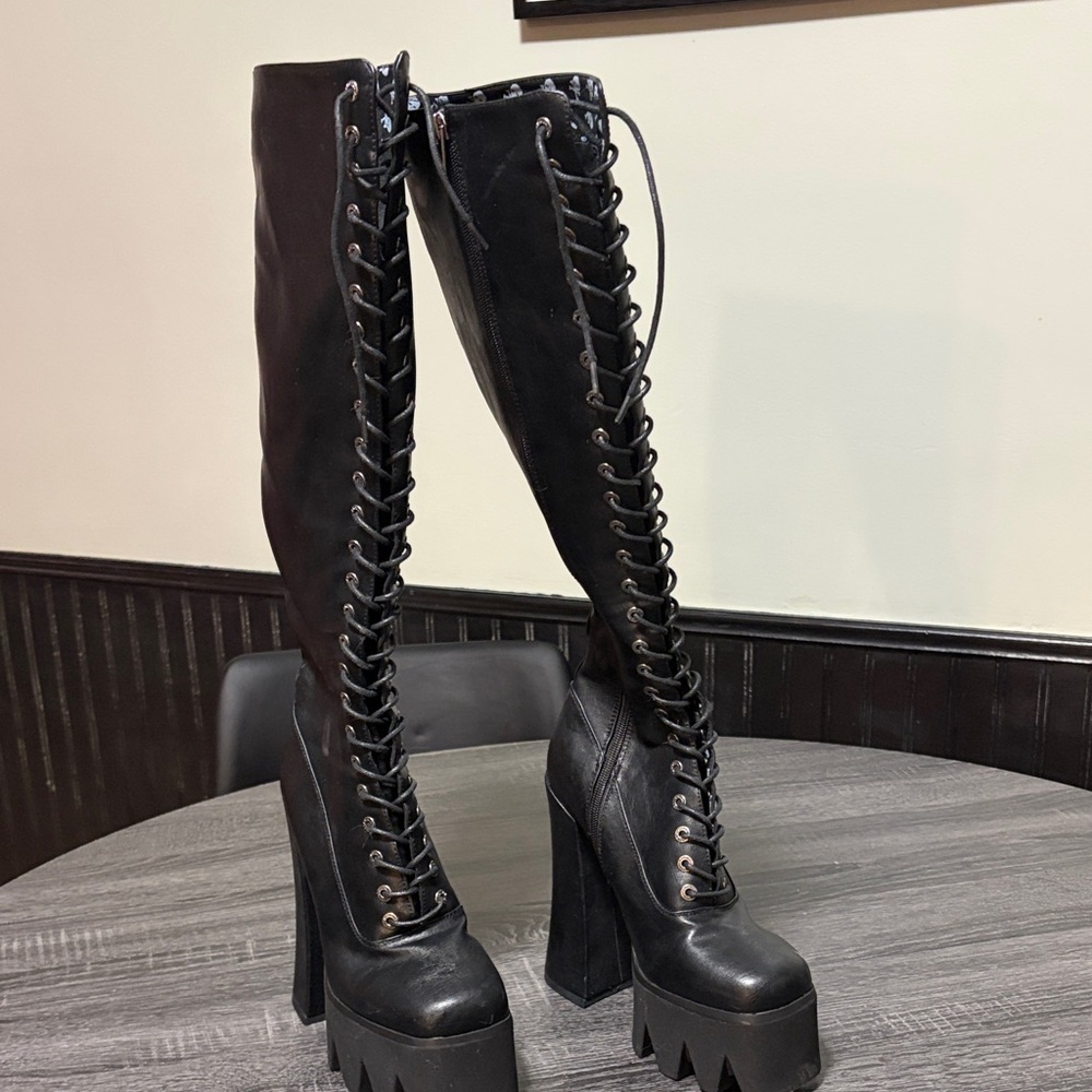 Chic Black Lace-Up Platform Boots